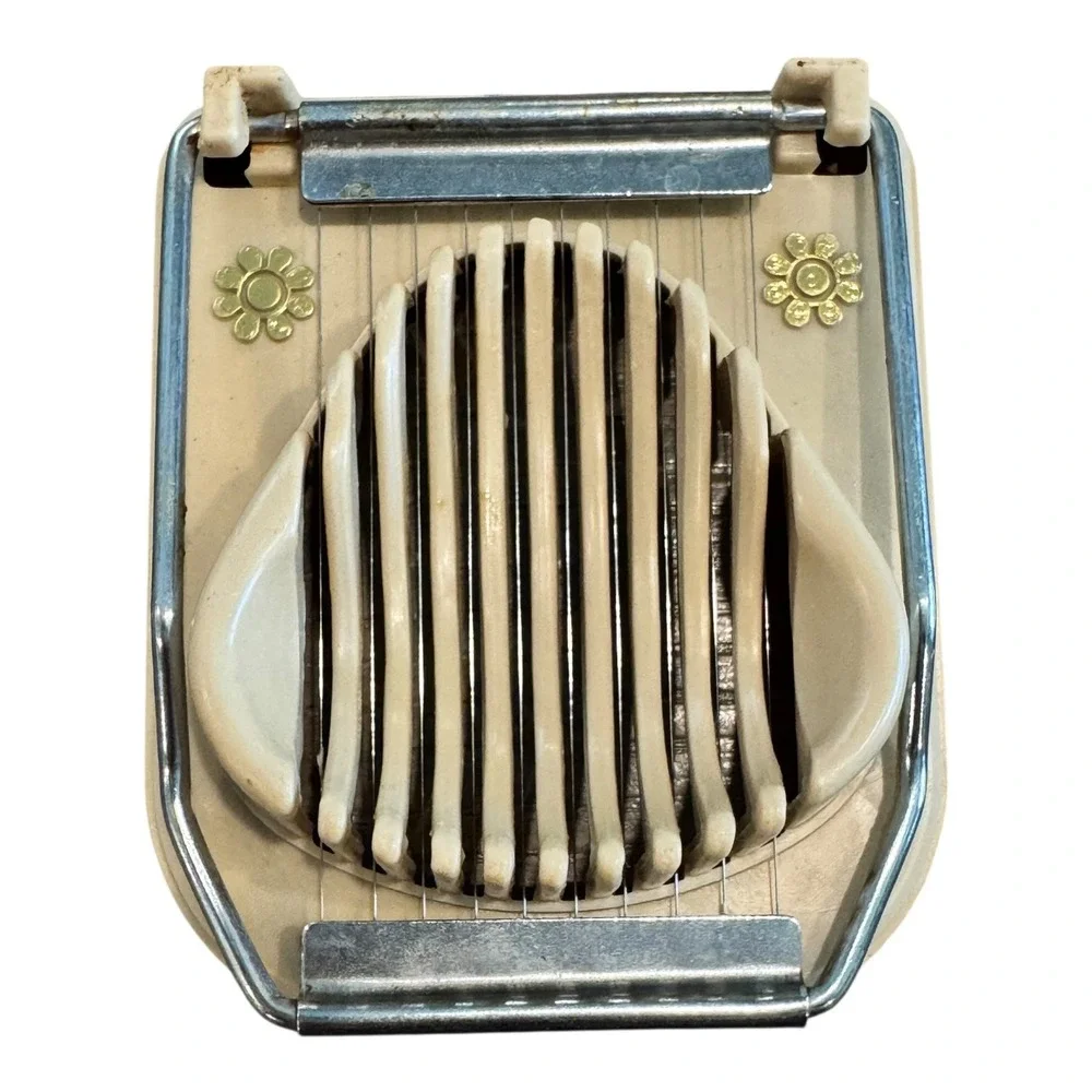 Vintage Travco Egg Slicer Cheese Slicer Kitchen Gadget Flower Design Beige 70s‎